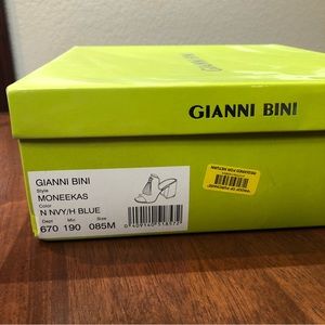 Gianni Bini Navy w/tassels chunky heel